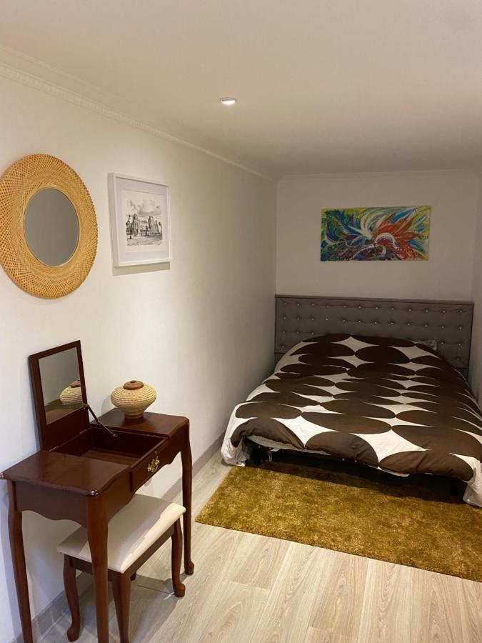 Cosy, Charming Apartment With Courtyard パリ エクステリア 写真
